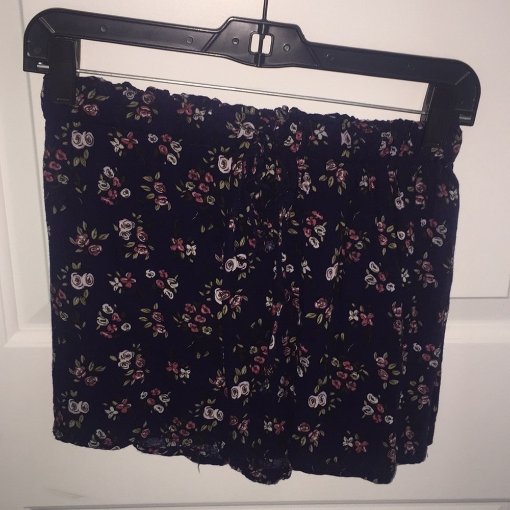 Floral loose shorts